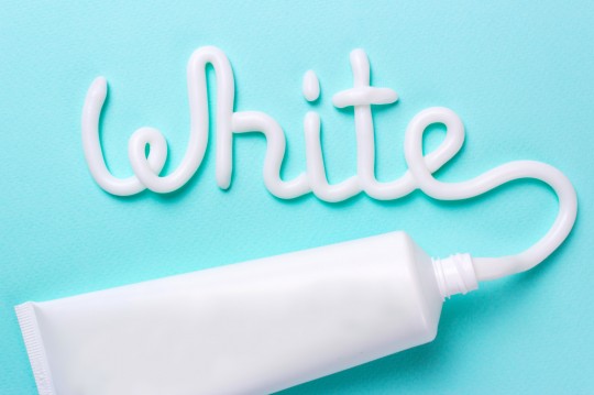 歯磨きで歯が白くなる？美白効果のある歯磨き粉の特徴や種類