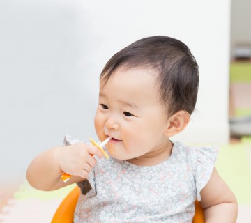 1歳までの赤ちゃんの歯磨き方法、徹底解説！